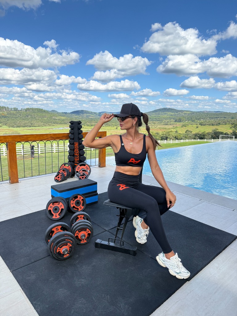 Equipe Pelegrini Fitness na fábrica em Cláudio, MG